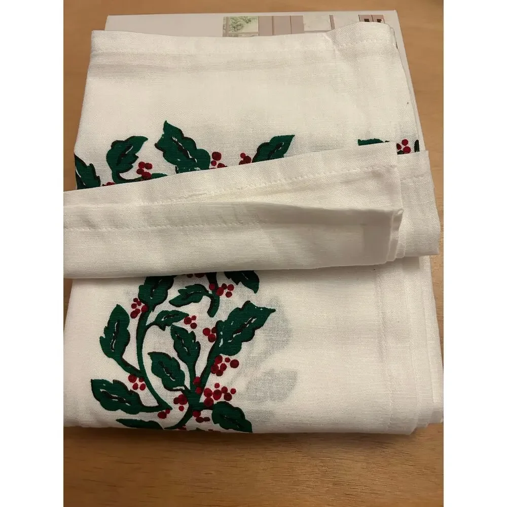 New Threshold Christmas🎄Holly Leaf🍃Print Tablecloth Rectangular size 60”x104”